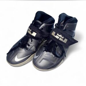 Nike LeBron Soldier 7 GS — Wolf Grey/Black (Size 6Y / Women’s 7.5)